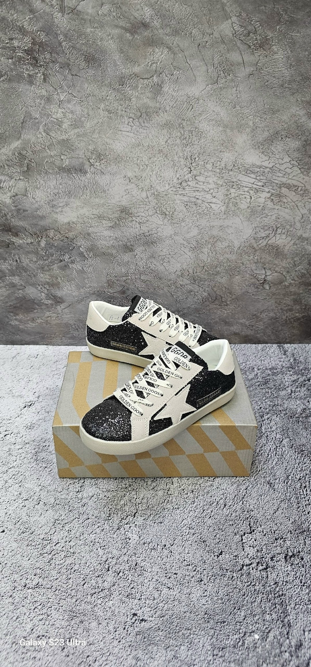 golden goose glitter superstar sneakers,superstar glitter-embellished leather sneakers by golden goose,golden goose кеды glitter,кеды golden goose женские,golden goose кеды блестящие