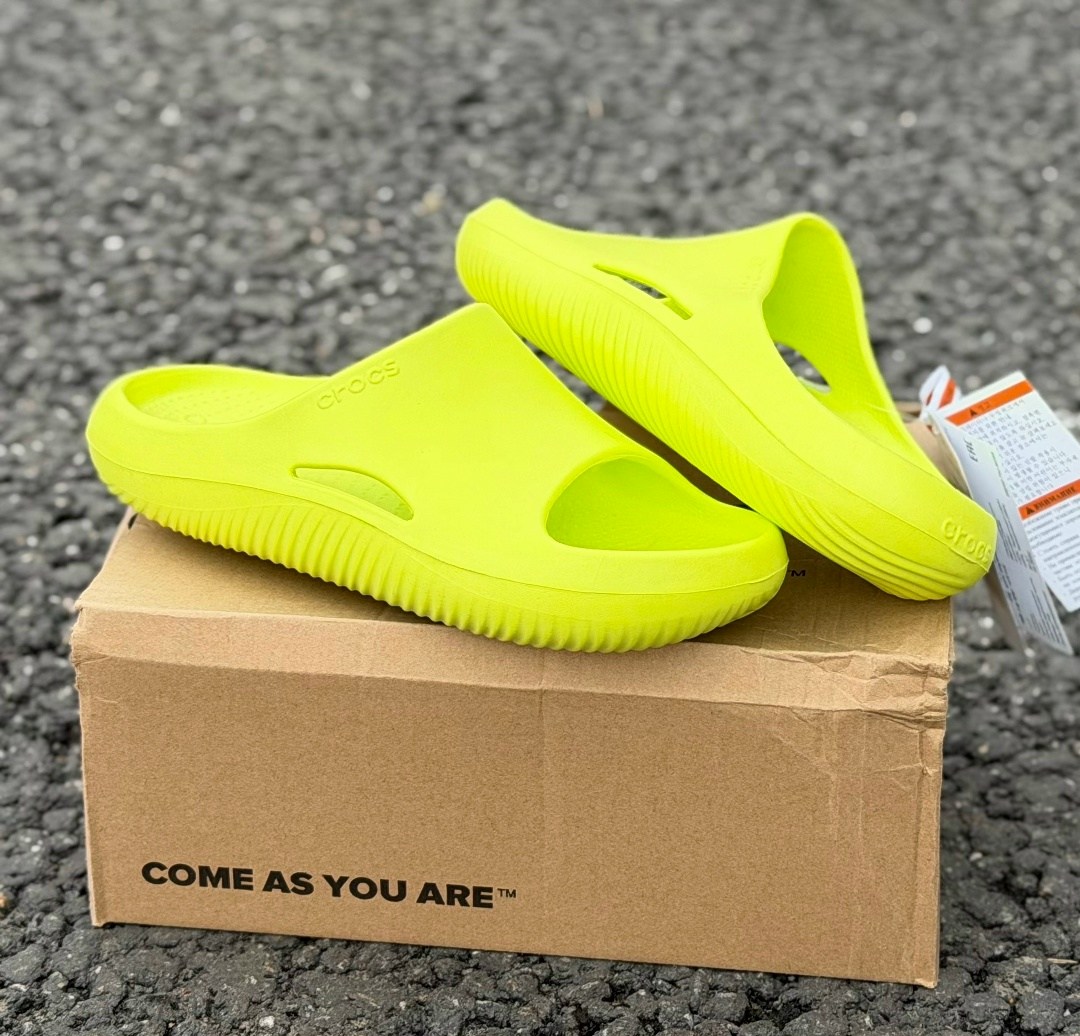 adidas yeezy slide,crocs женские,adidas yeezy slide glow green,шлепанцы женские,сланцы crocs