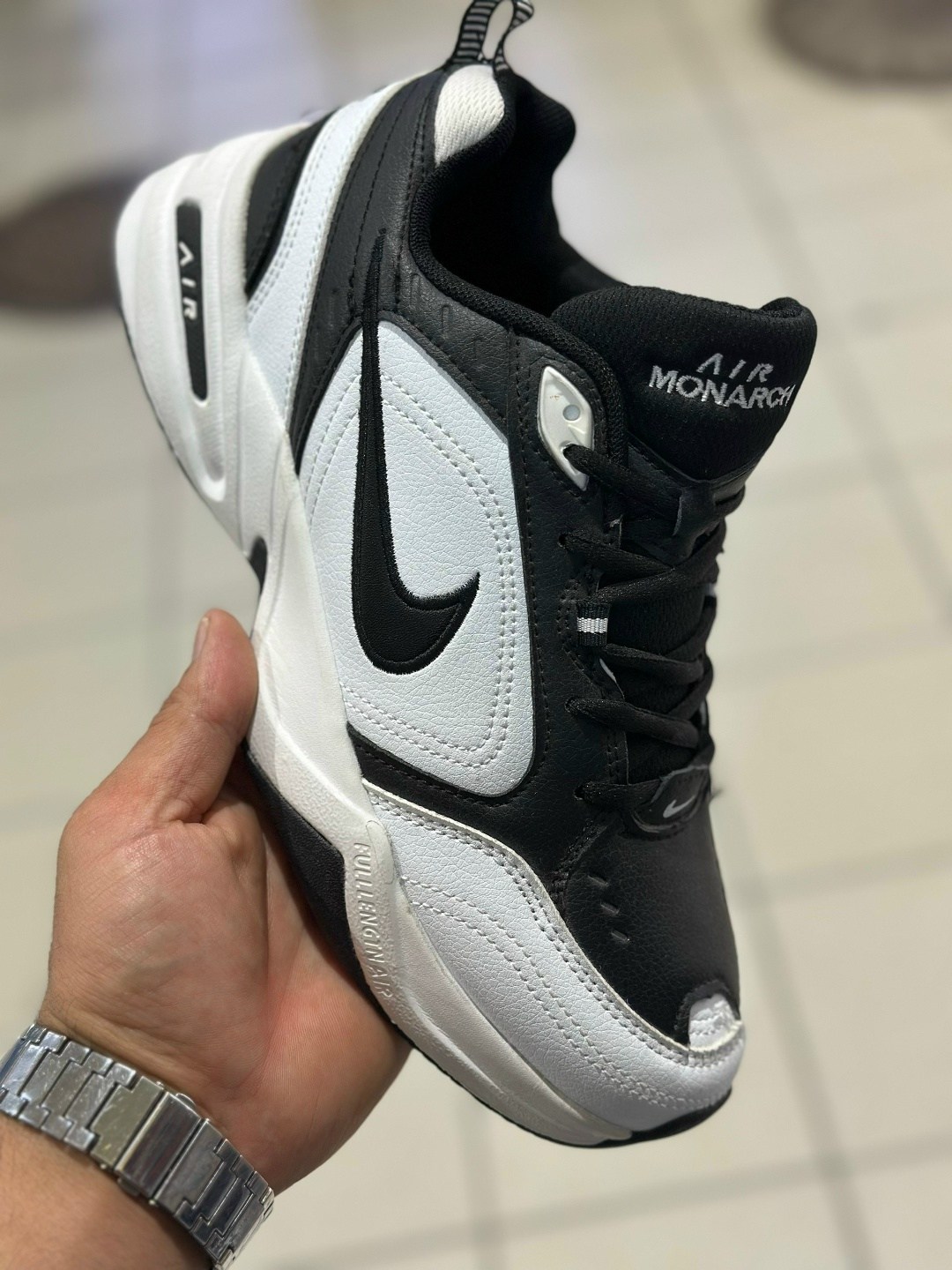 кроссовки nike air monarch iv,кроссовки nike air monarch,nike air monarch iv мужские кроссовки,кроссовки nike air monarch iv white black,nike air monarch