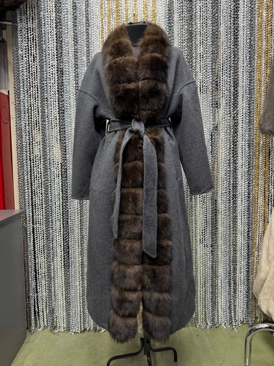 кашемировое пальто с меховым воротником из соболя,пальто с соболем,пальто с мехом соболя,пальто с мехом,пальто шерстяное с мехом соболя stone