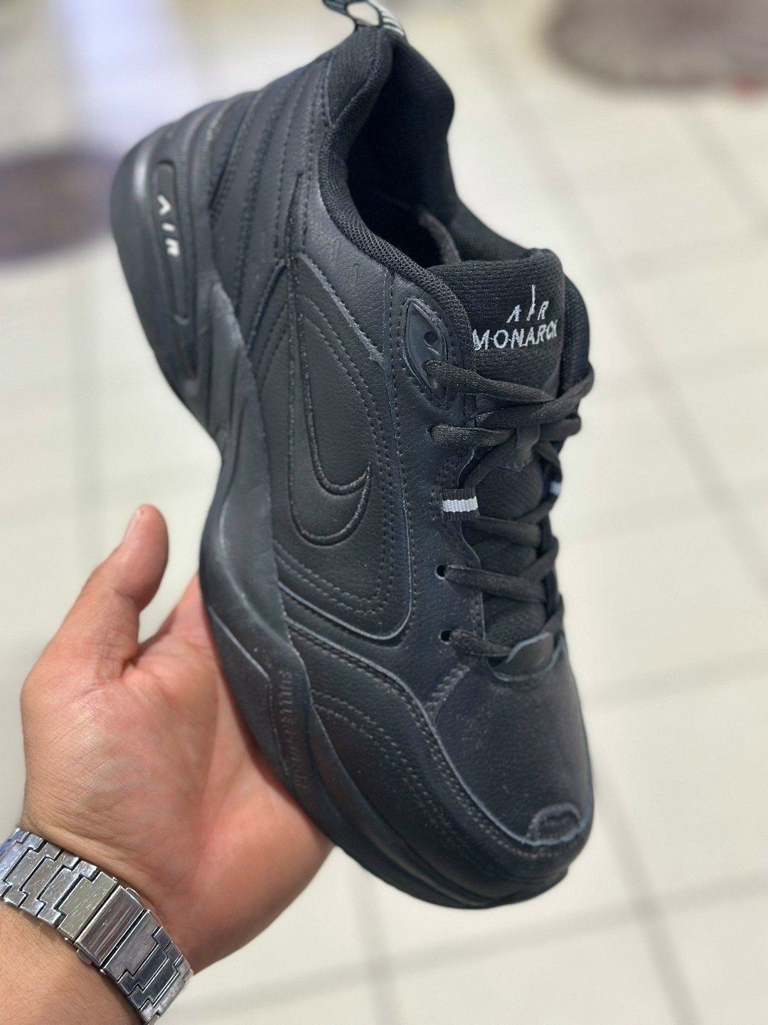 кроссовки nike air monarch iv,кроссовки nike air monarch,nike air monarch iv мужские кроссовки,кроссовки nike air monarch iv white black,nike air monarch