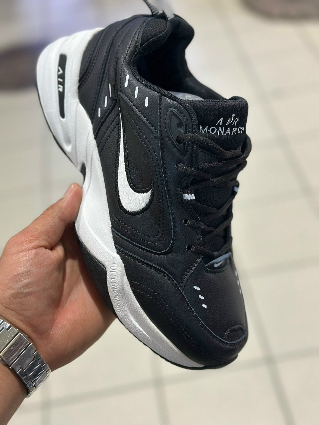 кроссовки nike air monarch iv,кроссовки nike air monarch,nike air monarch iv мужские кроссовки,кроссовки nike air monarch iv white black,nike air monarch