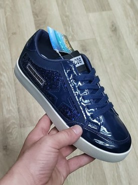 Кроссовки