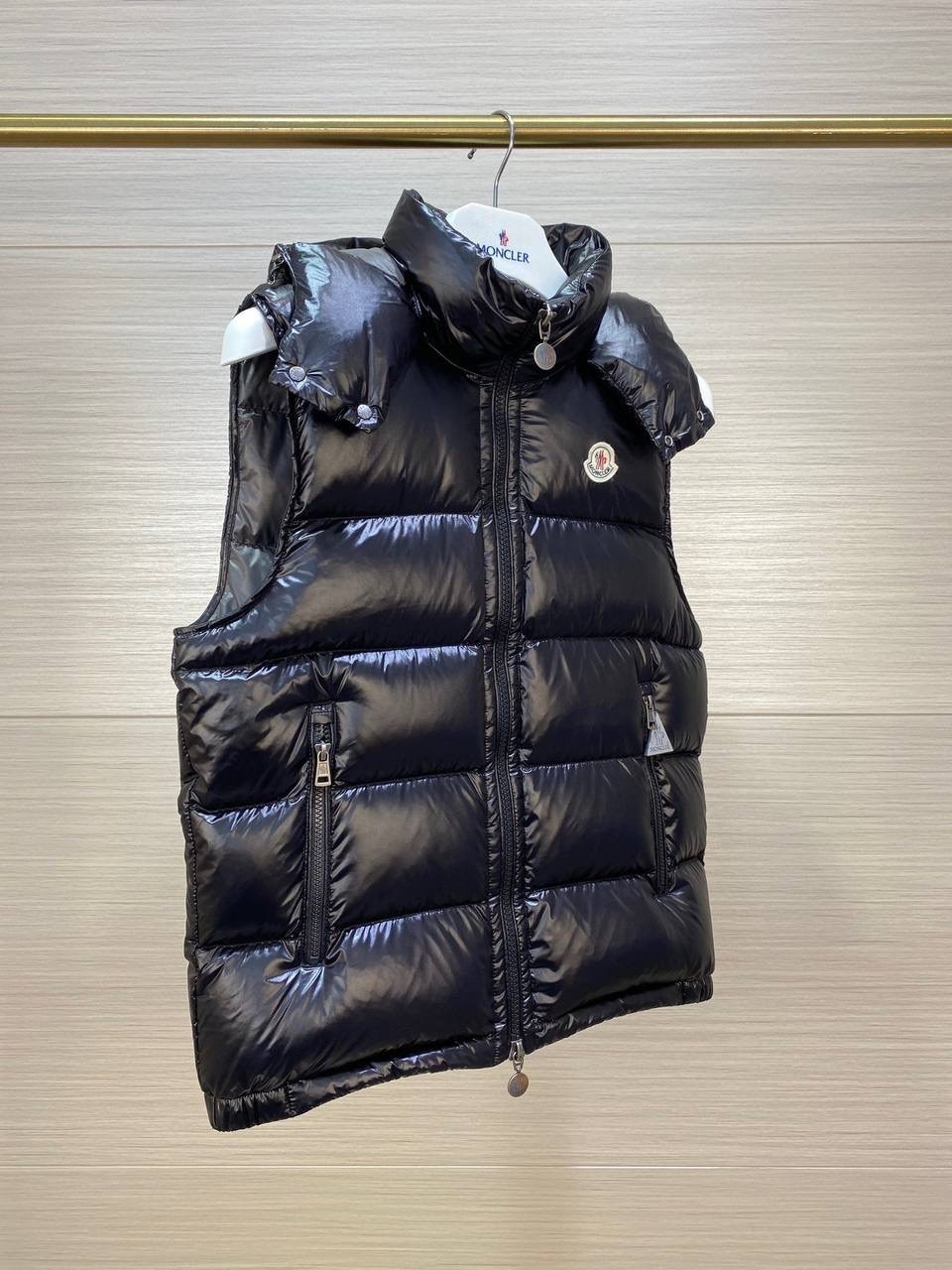 жилетка moncler,жилет moncler,жилет монклер,пуховый жилет moncler,жилетка монклер