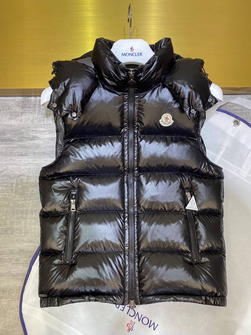 жилетка moncler,жилет moncler,жилет монклер,пуховый жилет moncler,жилетка монклер