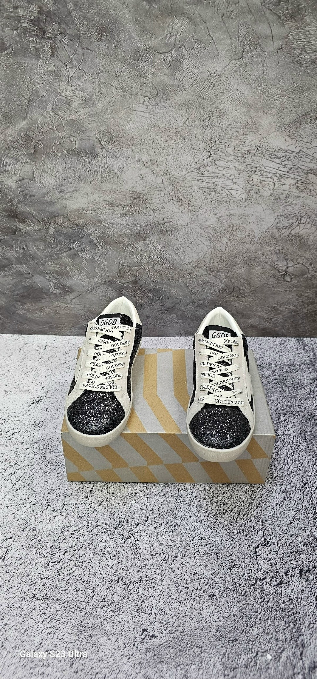 golden goose glitter superstar sneakers,superstar glitter-embellished leather sneakers by golden goose,golden goose кеды glitter,кеды golden goose женские,golden goose кеды блестящие