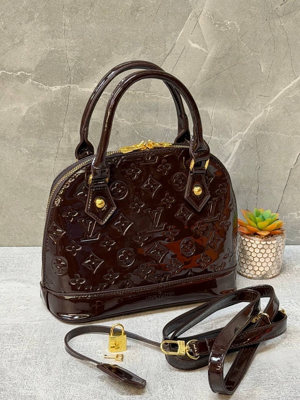 louis vuitton сумка на плечо,louis vuitton сумка,модная сумка,сумка луи виттон альма,сумка