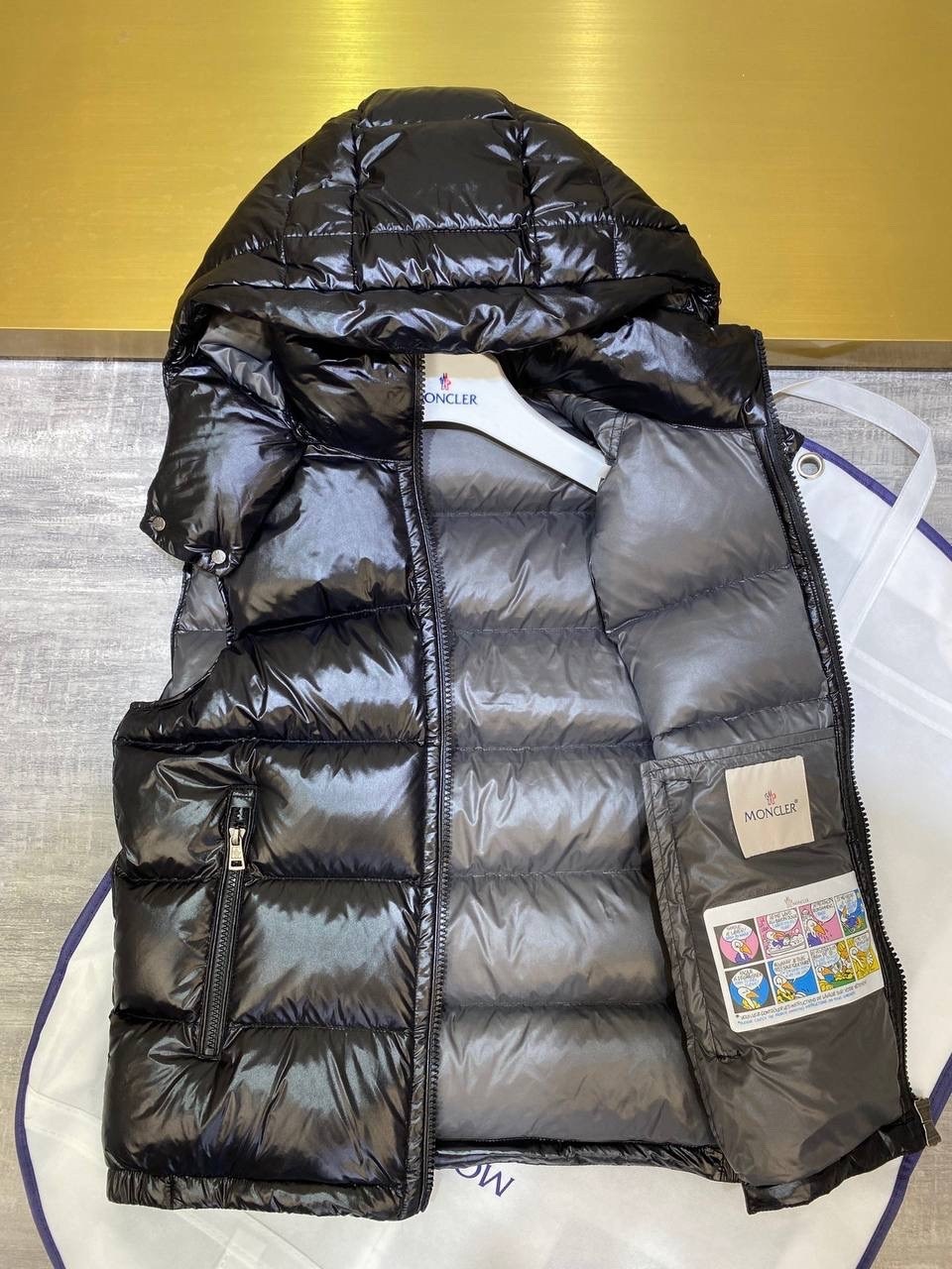 жилетка moncler,жилет moncler,жилет монклер,пуховый жилет moncler,жилетка монклер