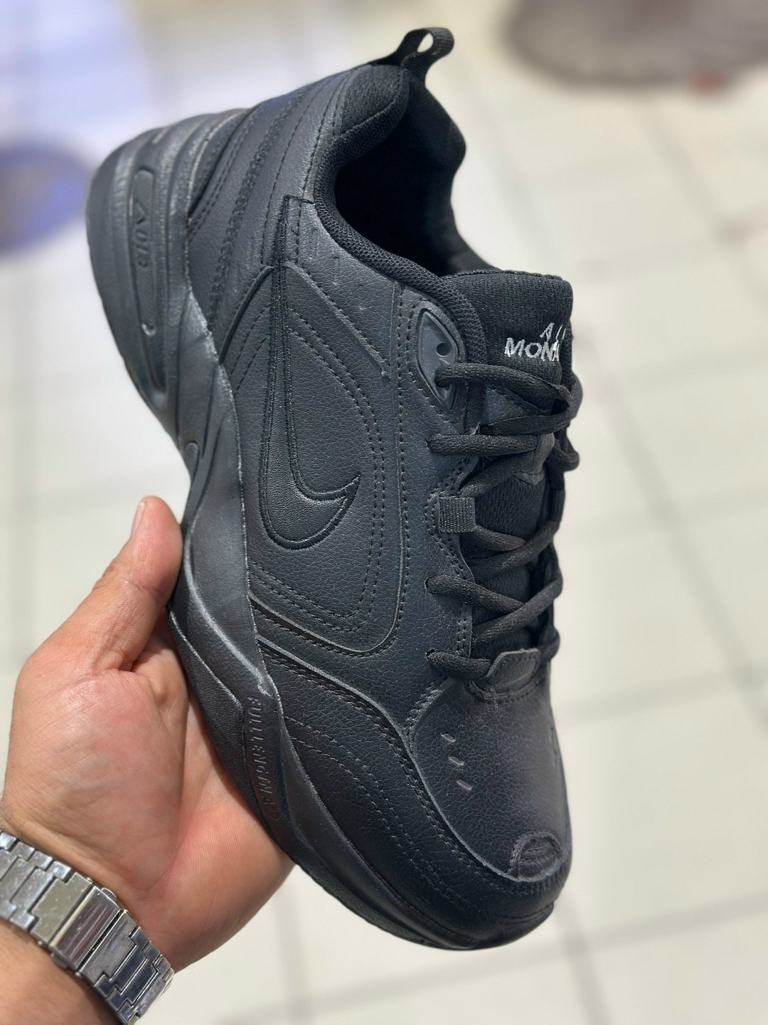 кроссовки nike air monarch iv,кроссовки nike air monarch,nike air monarch iv мужские кроссовки,кроссовки nike air monarch iv white black,nike air monarch