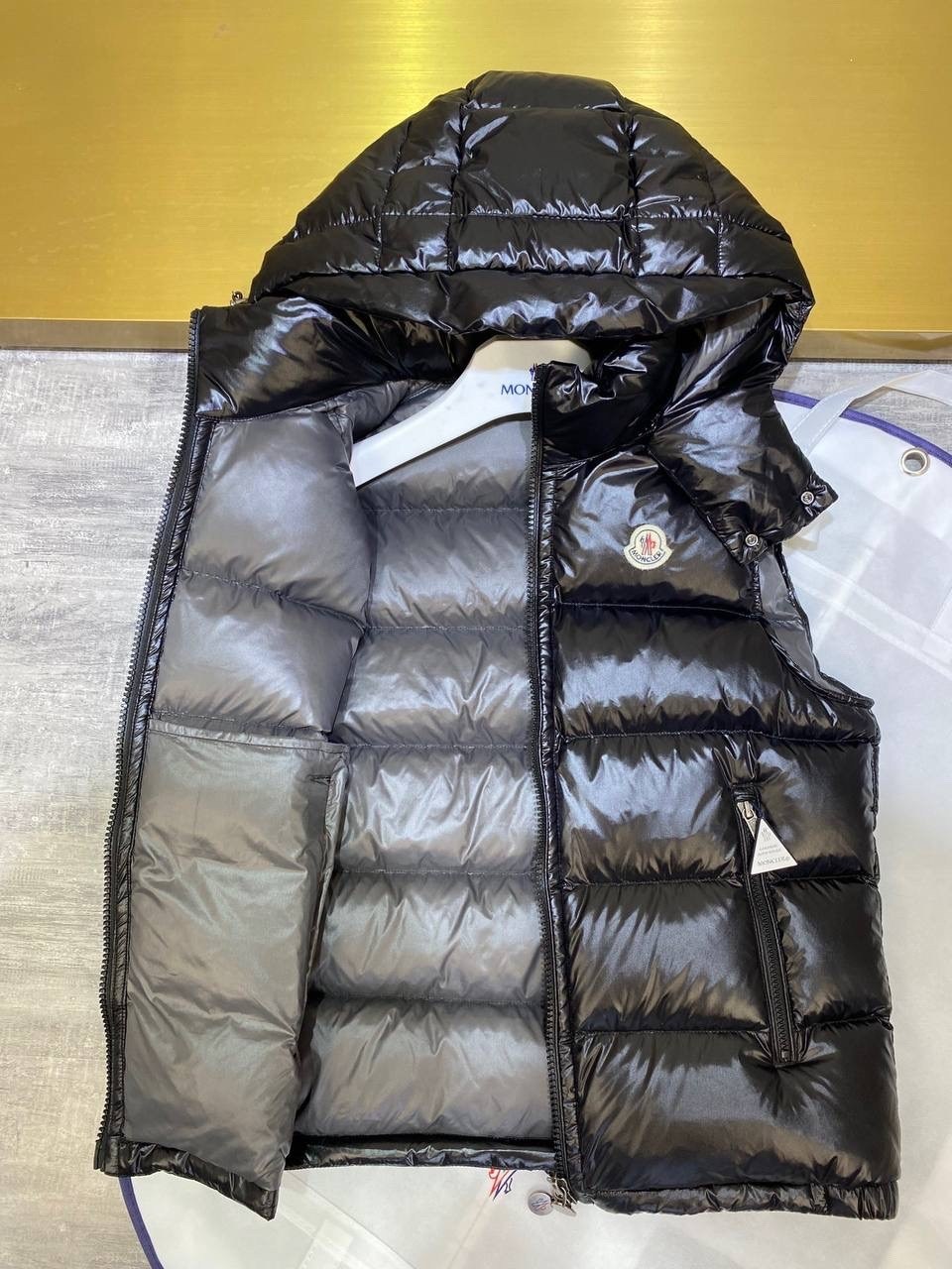 жилетка moncler,жилет moncler,жилет монклер,пуховый жилет moncler,жилетка монклер