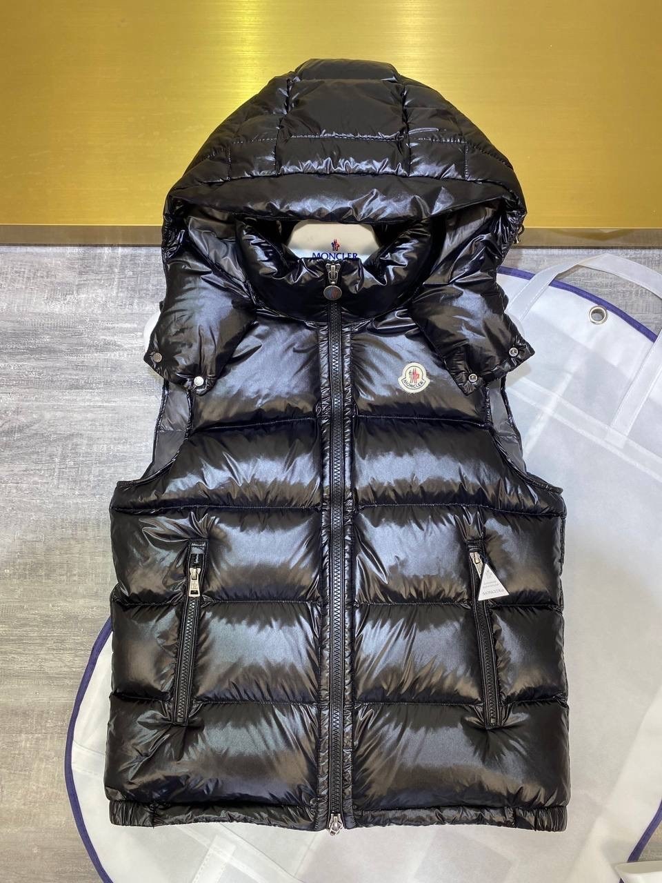 жилетка moncler,жилет moncler,жилет монклер,пуховый жилет moncler,жилетка монклер