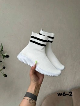 Кроссовки