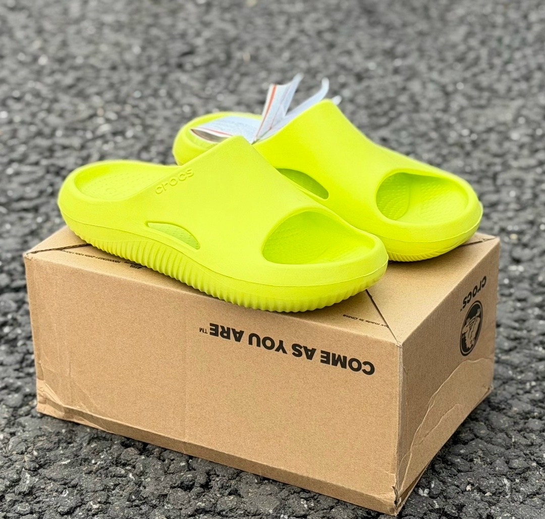 adidas yeezy slide,crocs женские,adidas yeezy slide glow green,шлепанцы женские,сланцы crocs
