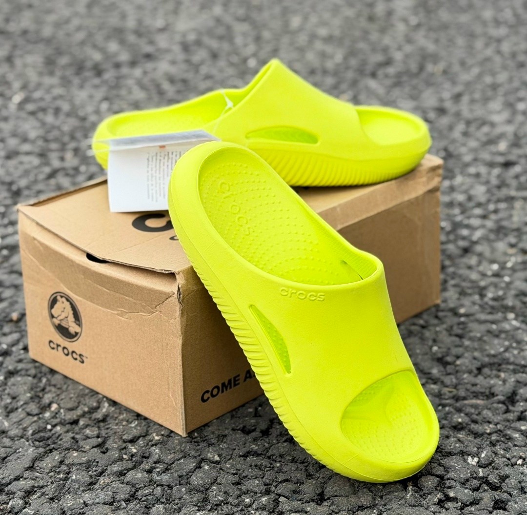 adidas yeezy slide,crocs женские,adidas yeezy slide glow green,шлепанцы женские,сланцы crocs