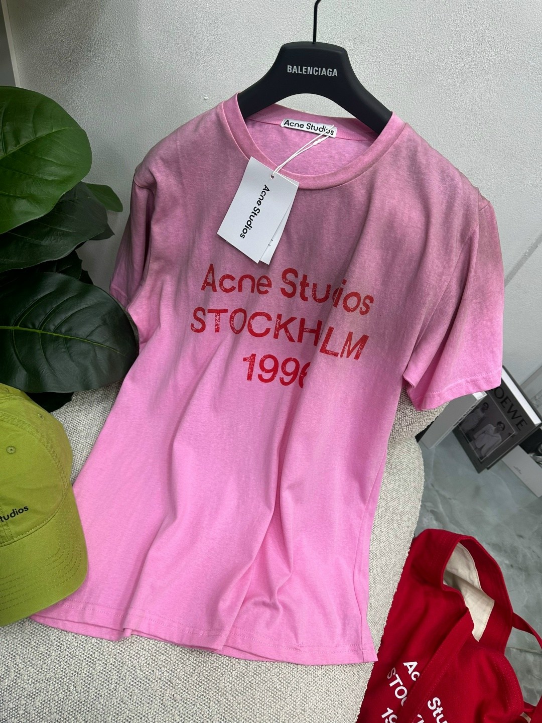 футболка acne studios,футболка женская,футболка оверсайз,розовая футболка,футболка
