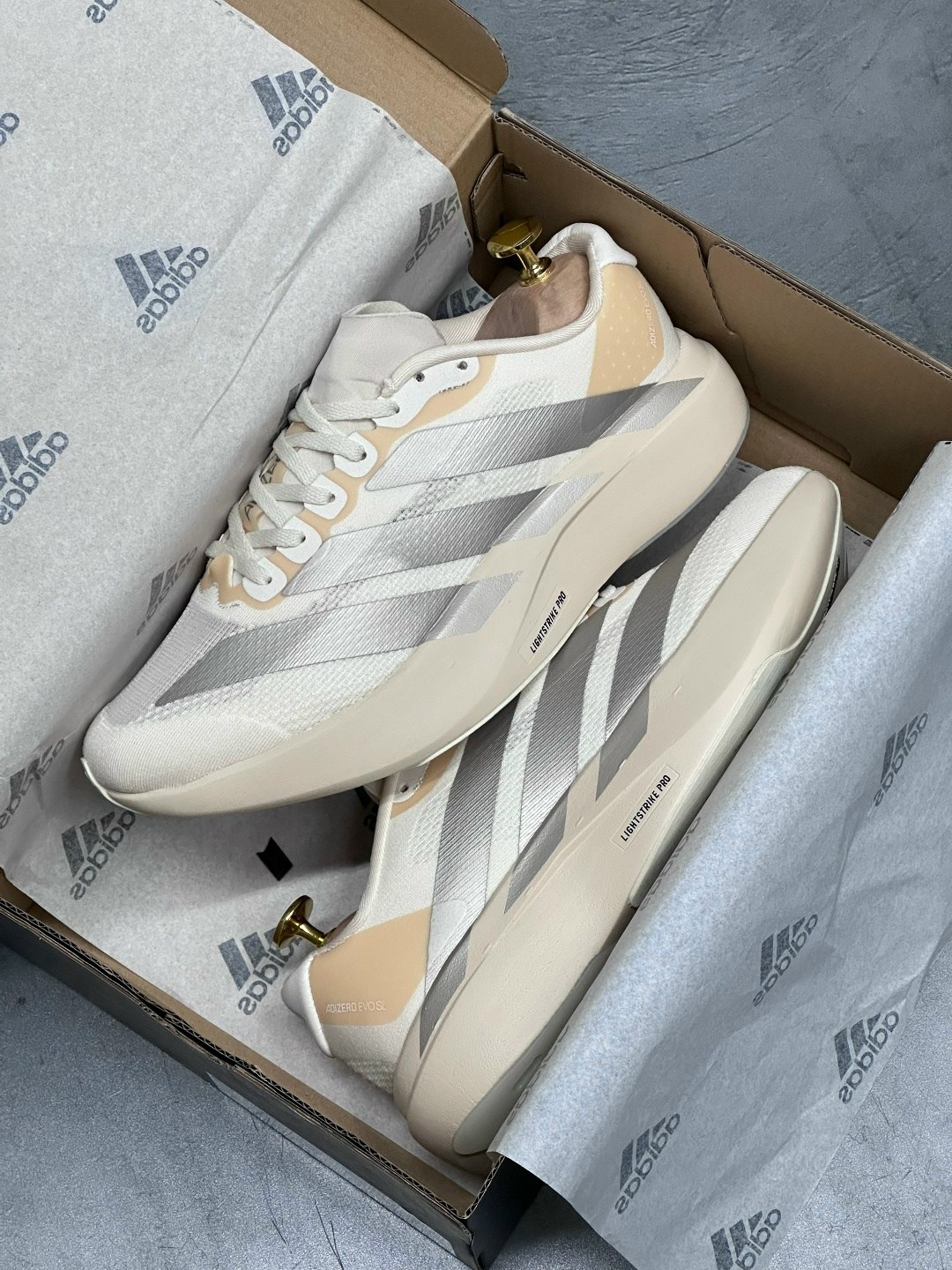 кроссовки adidas adizero,кроссовки adidas,женские кроссовки adidas adizero,adidas adizero evo sl,кроссовки мужские женские adidas