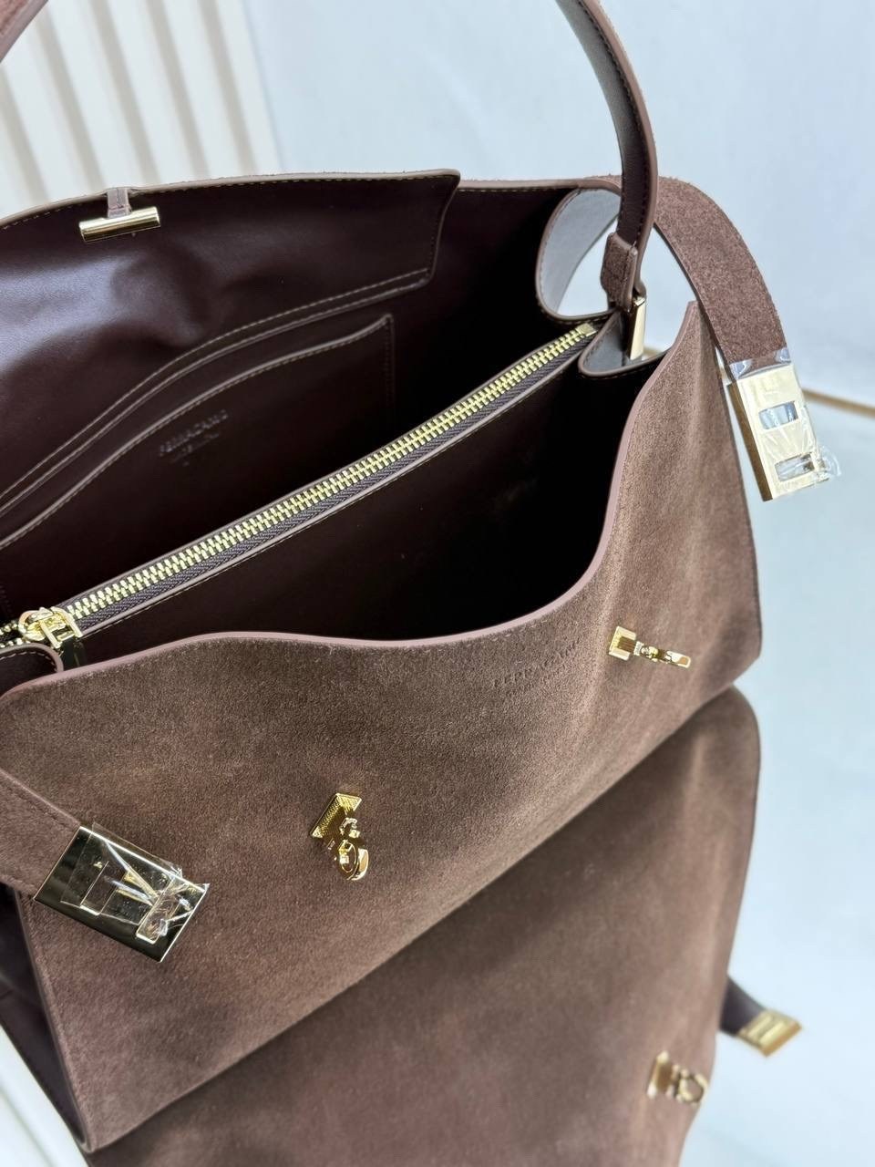 замшевая сумка,сумка в образе balenciaga размер 35 х 25 x 10 см замша,брендовая сумочка,женская замшевая сумка,коричневая замшевая сумка