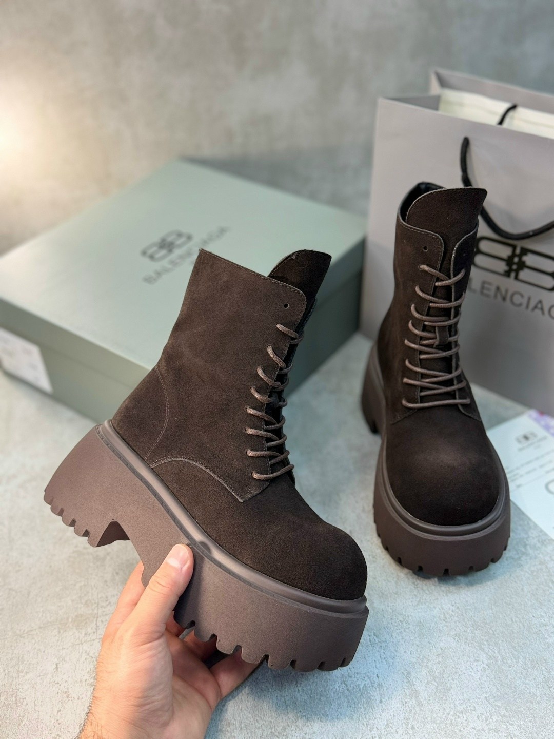 ,balenciaga ботинки,женские ботинки,ботинки balenciaga на шнуровке черные,зимняя  баленсиага