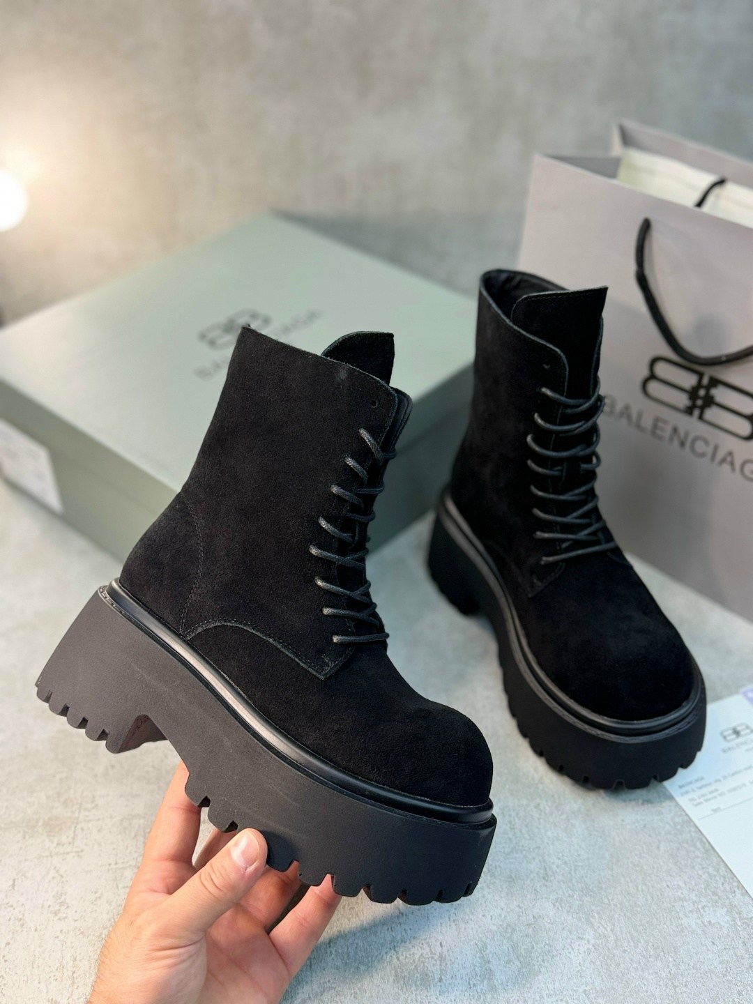,balenciaga ботинки,женские ботинки,ботинки balenciaga на шнуровке черные,зимняя  баленсиага