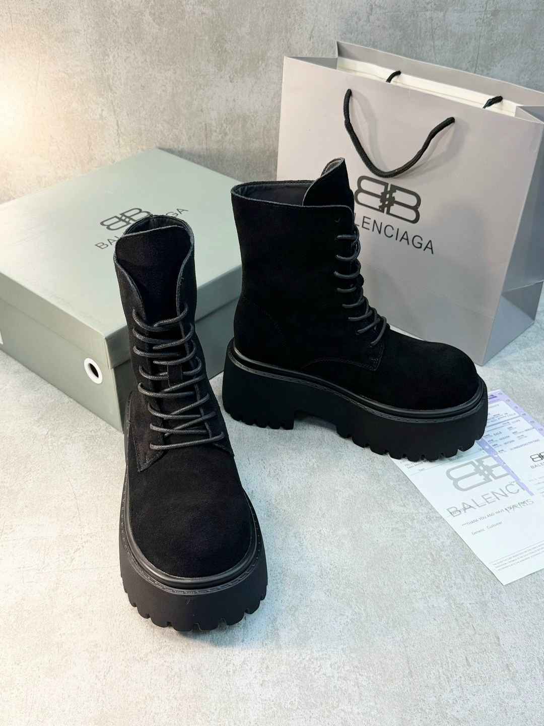 ,balenciaga ботинки,женские ботинки,ботинки balenciaga на шнуровке черные,зимняя  баленсиага