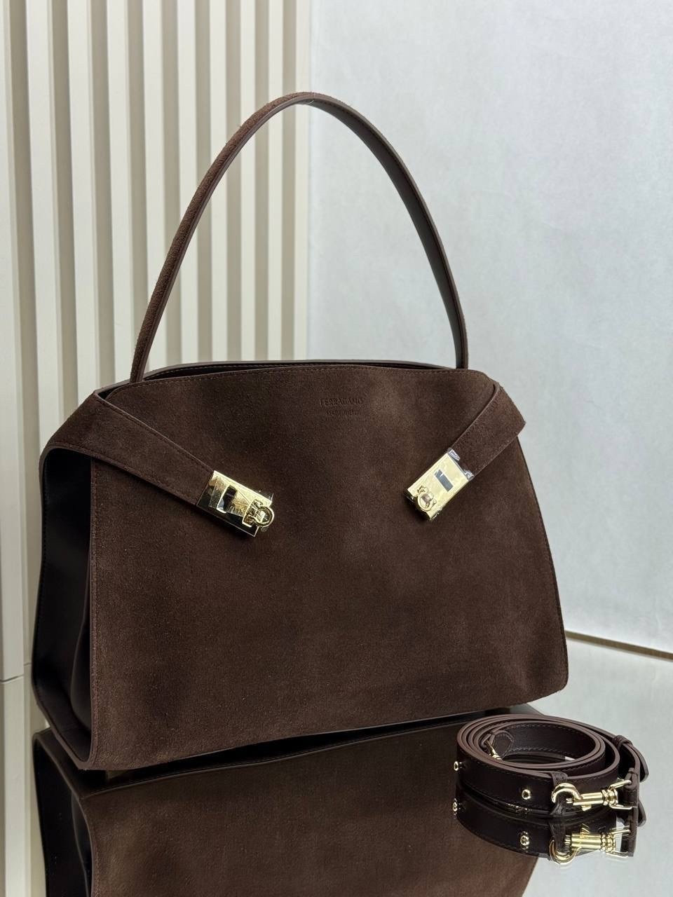 замшевая сумка,сумка в образе balenciaga размер 35 х 25 x 10 см замша,брендовая сумочка,женская замшевая сумка,коричневая замшевая сумка
