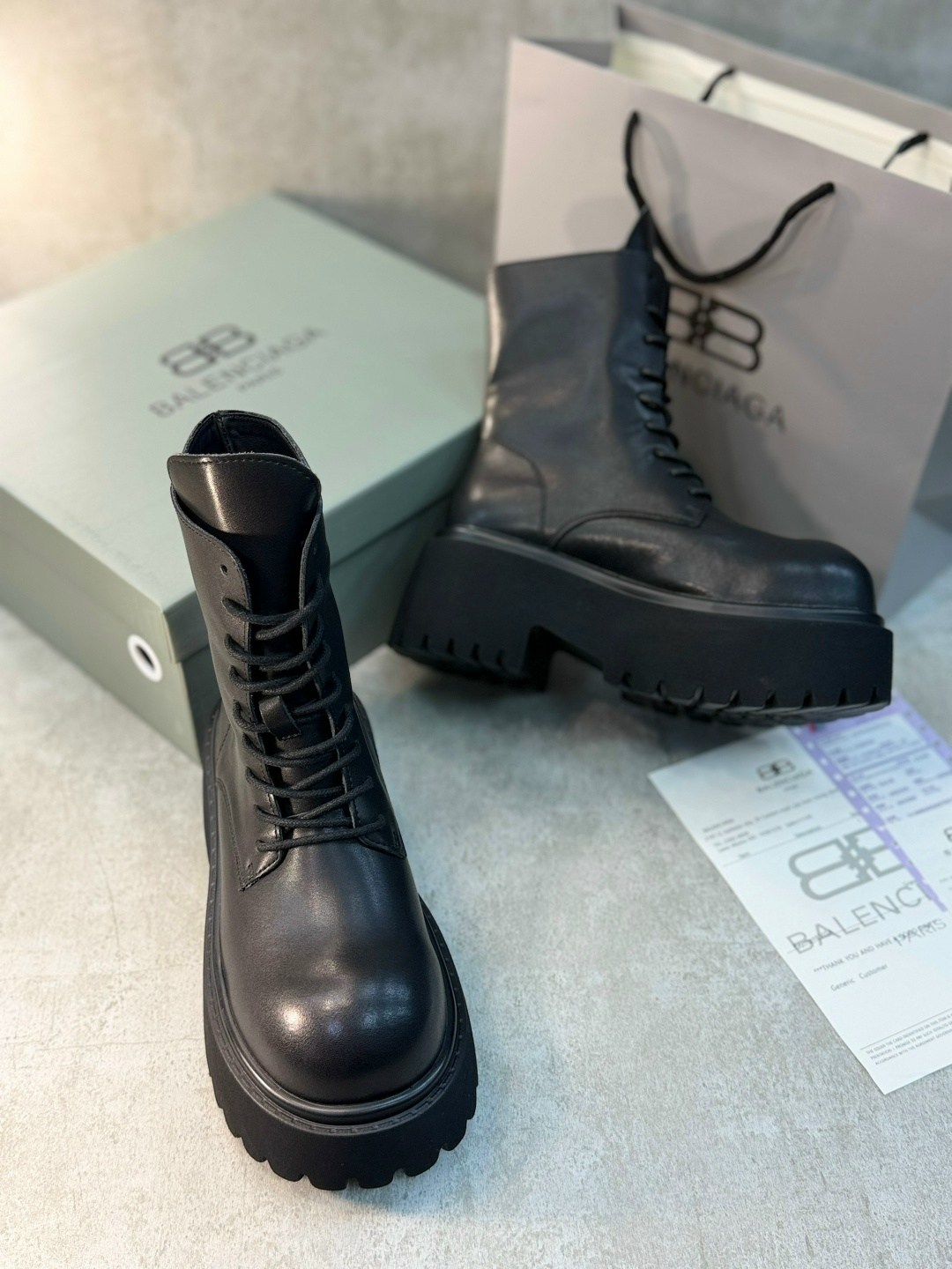 ,balenciaga ботинки,женские ботинки,ботинки balenciaga на шнуровке черные,зимняя  баленсиага