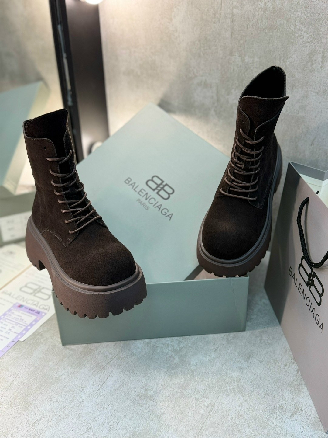 ,balenciaga ботинки,женские ботинки,ботинки balenciaga на шнуровке черные,зимняя  баленсиага