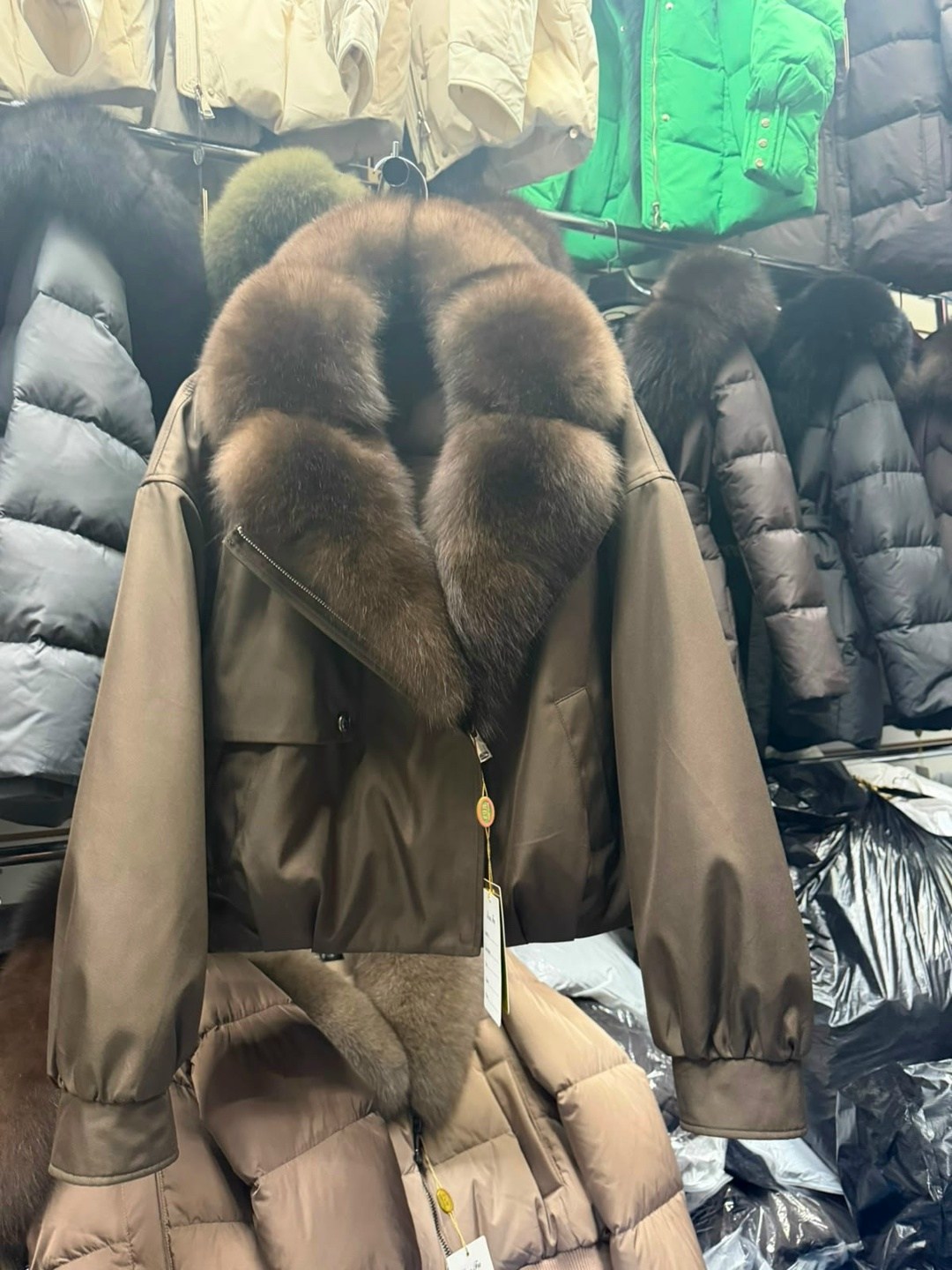 куртка женская с натуральным мехом,куртка с натуральным мехом,пуховик с натуральным мехом,зимние куртки,куртка зимняя с натуральным мехом