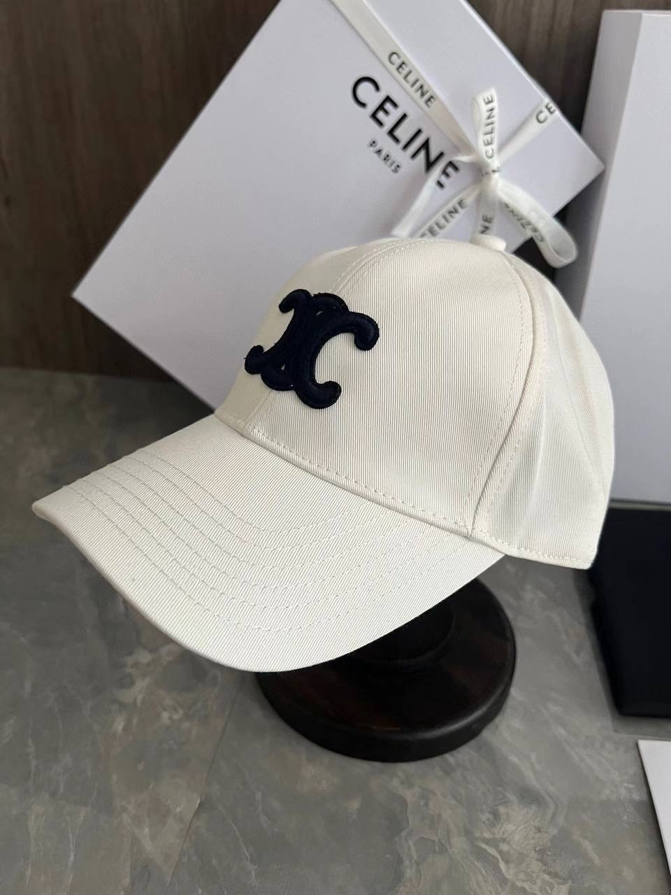 бейсболка celine,стильная бейсболка,бейсболки celine красно белая,кепка celine,модные бейсболки
