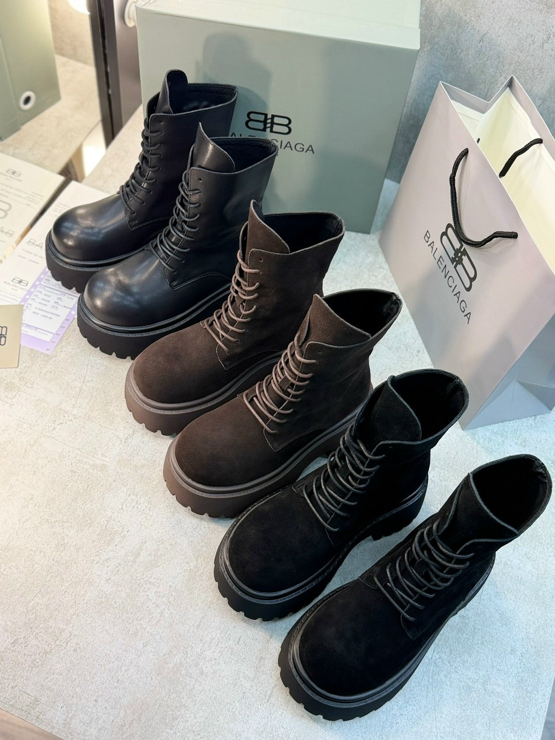 ,balenciaga ботинки,женские ботинки,ботинки balenciaga на шнуровке черные,зимняя  баленсиага