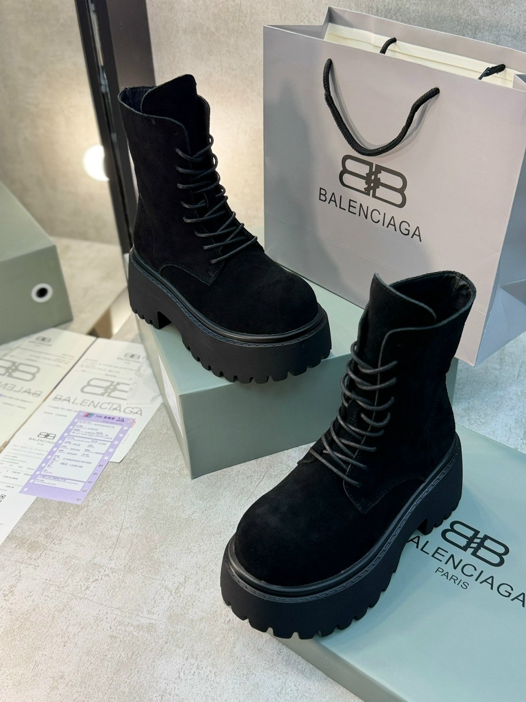 ,balenciaga ботинки,женские ботинки,ботинки balenciaga на шнуровке черные,зимняя  баленсиага