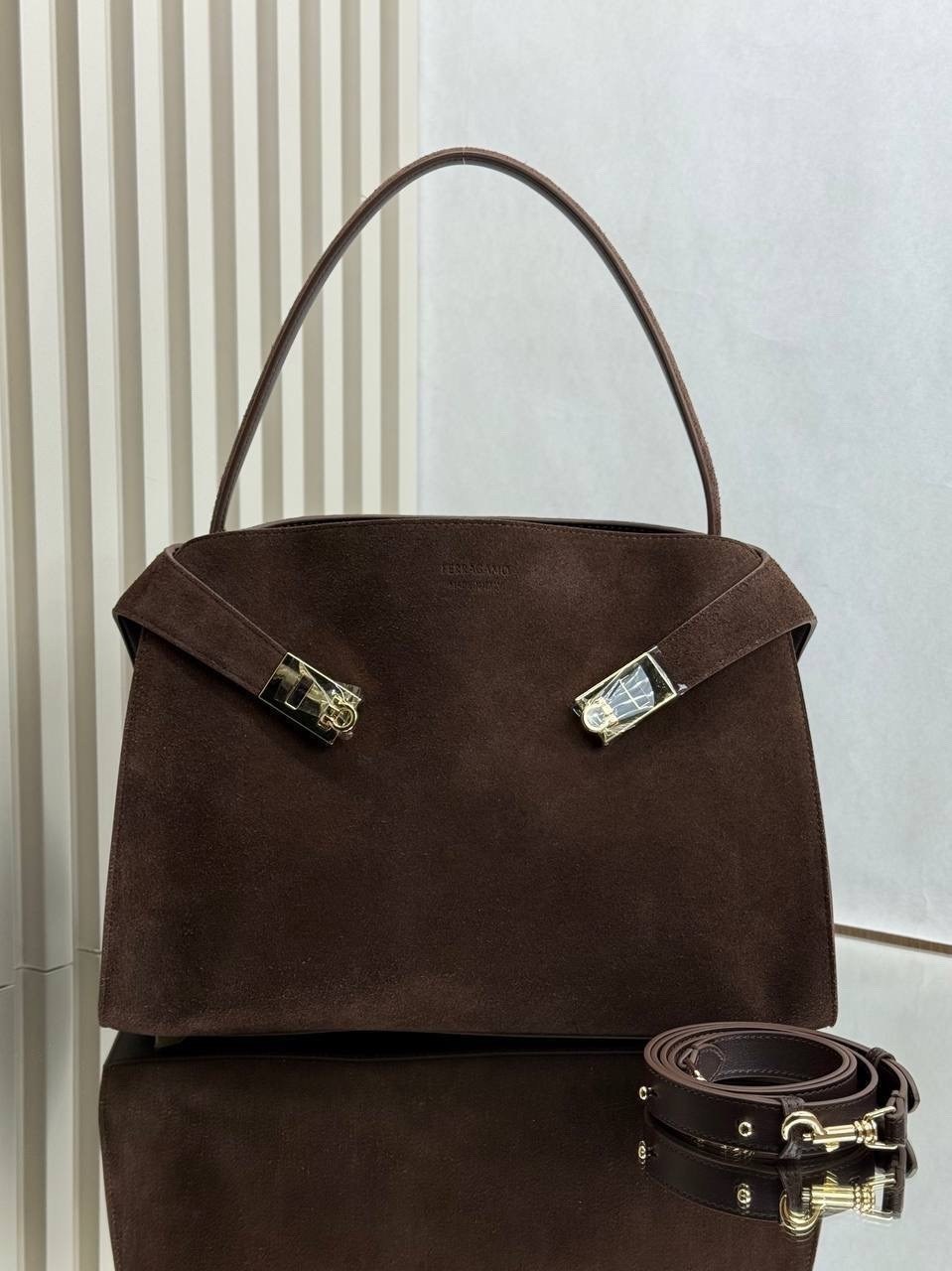 замшевая сумка,сумка в образе balenciaga размер 35 х 25 x 10 см замша,брендовая сумочка,женская замшевая сумка,коричневая замшевая сумка