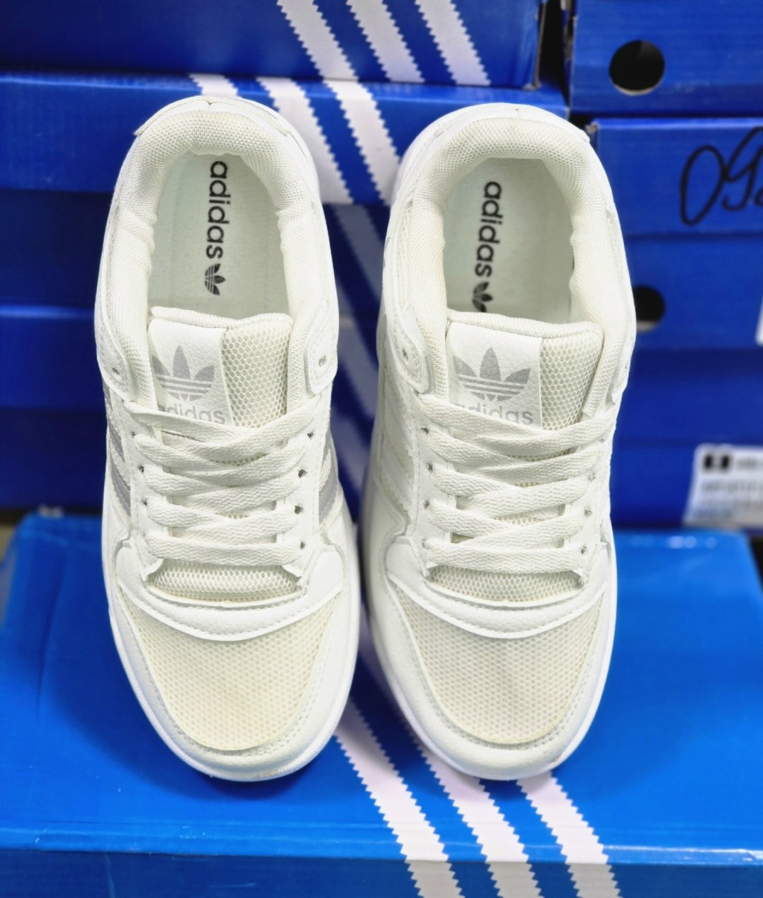 кроссовки adidas,кроссовки мужские adidas,кроссовки женские,адидас кроссовки белые за 12 тыщ,адидас кроссовки