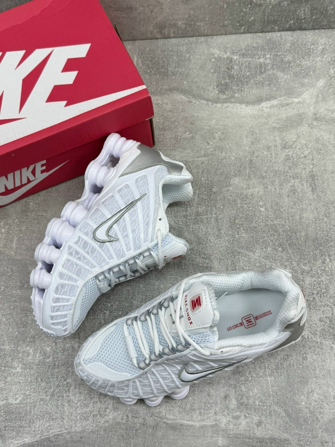 nike shox tl white metallic silver,кроссовки nike shox tl,кроссовки nike shox tl белые,nike shox tl "white metallic silver" кроссовки,кроссовки nike shox metallic silver