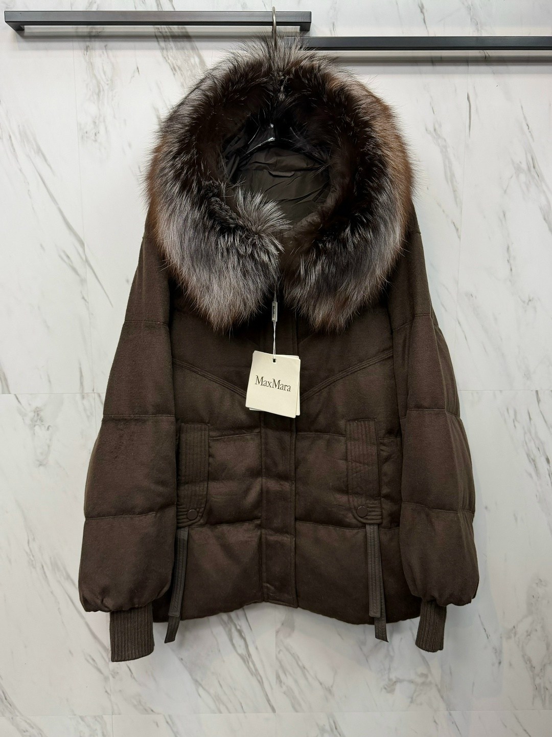 пуховик с натуральным мехом maxmara-bogerner,зимние куртки,пуховик короткий maxmara с натуральным мехом,пуховик женский,пуховик зимний женский