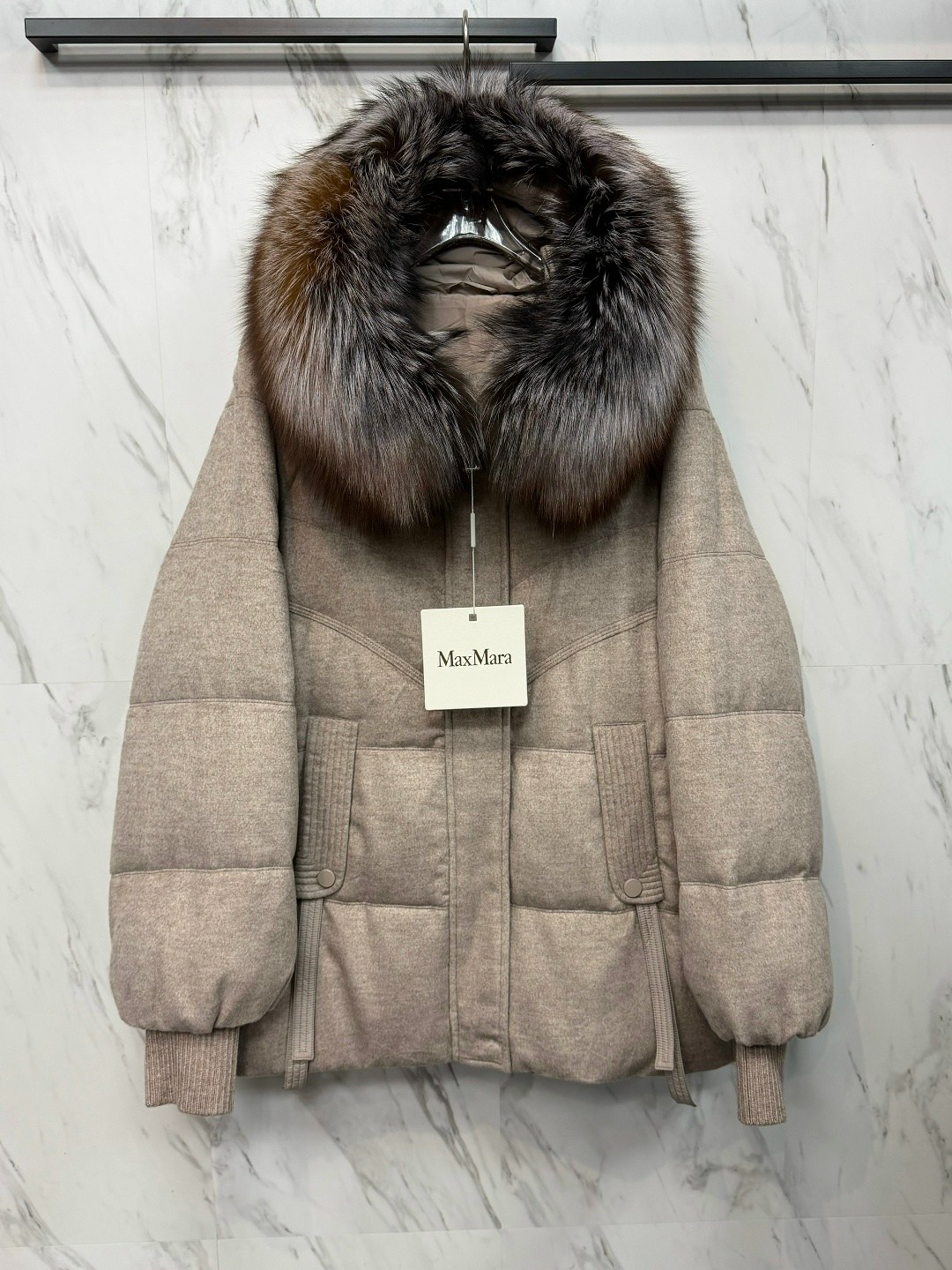 пуховик с натуральным мехом maxmara-bogerner,зимние куртки,пуховик короткий maxmara с натуральным мехом,пуховик женский,пуховик зимний женский