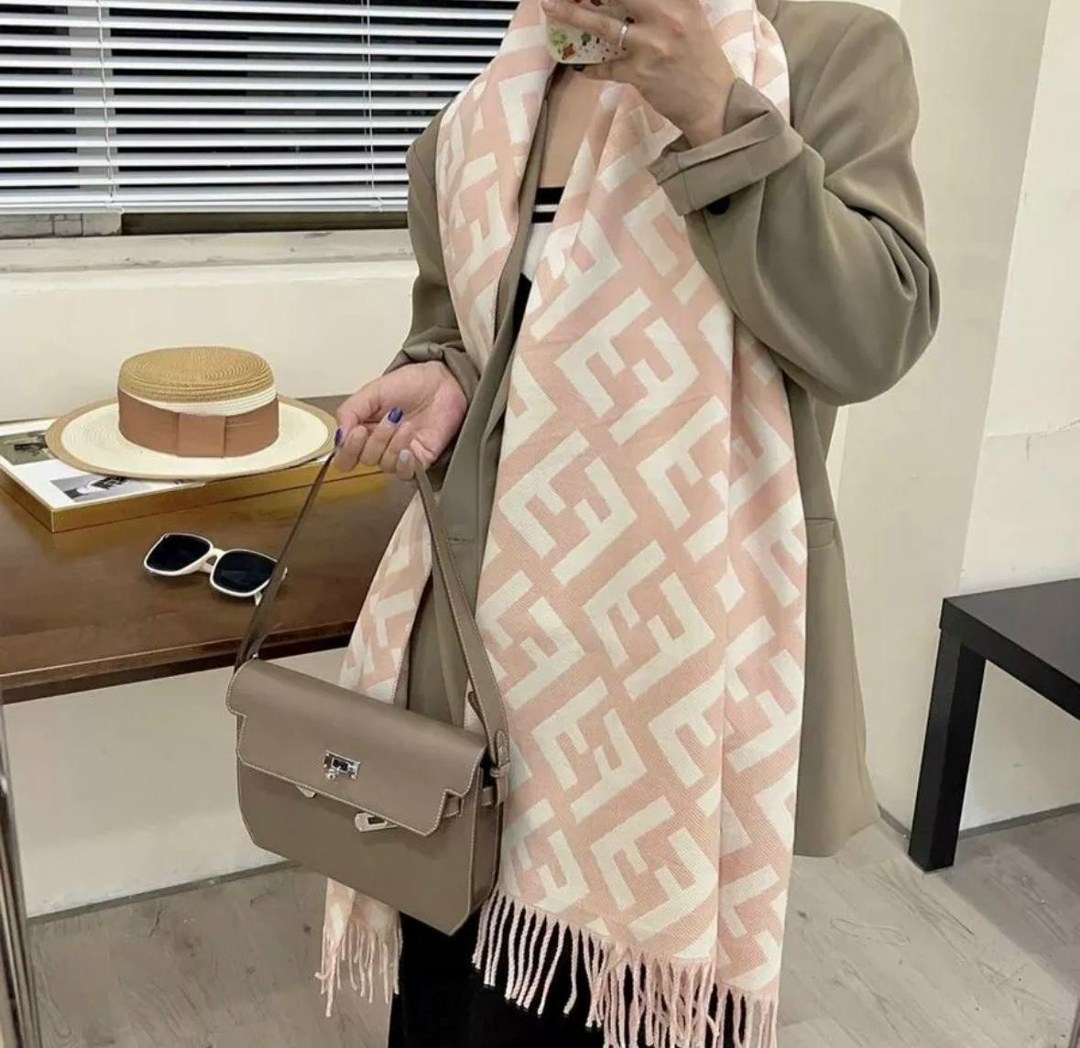 брендовый женский палантин louis vuitton,брендовый палантин,палантин двусторонний,теплый женский палантин,палантин