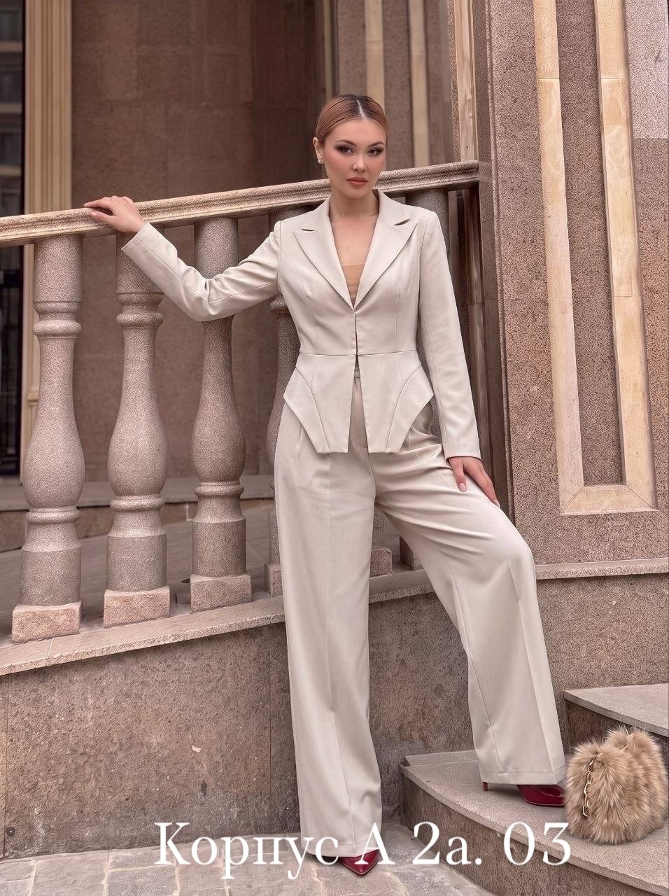 брючный костюм the.woman 0104/0090 бежевый,брючный костюм the.woman 174/175 беж,деловой женский брючный костюм,брючный костюм,костюм брючный 1992 песочный dilanavip