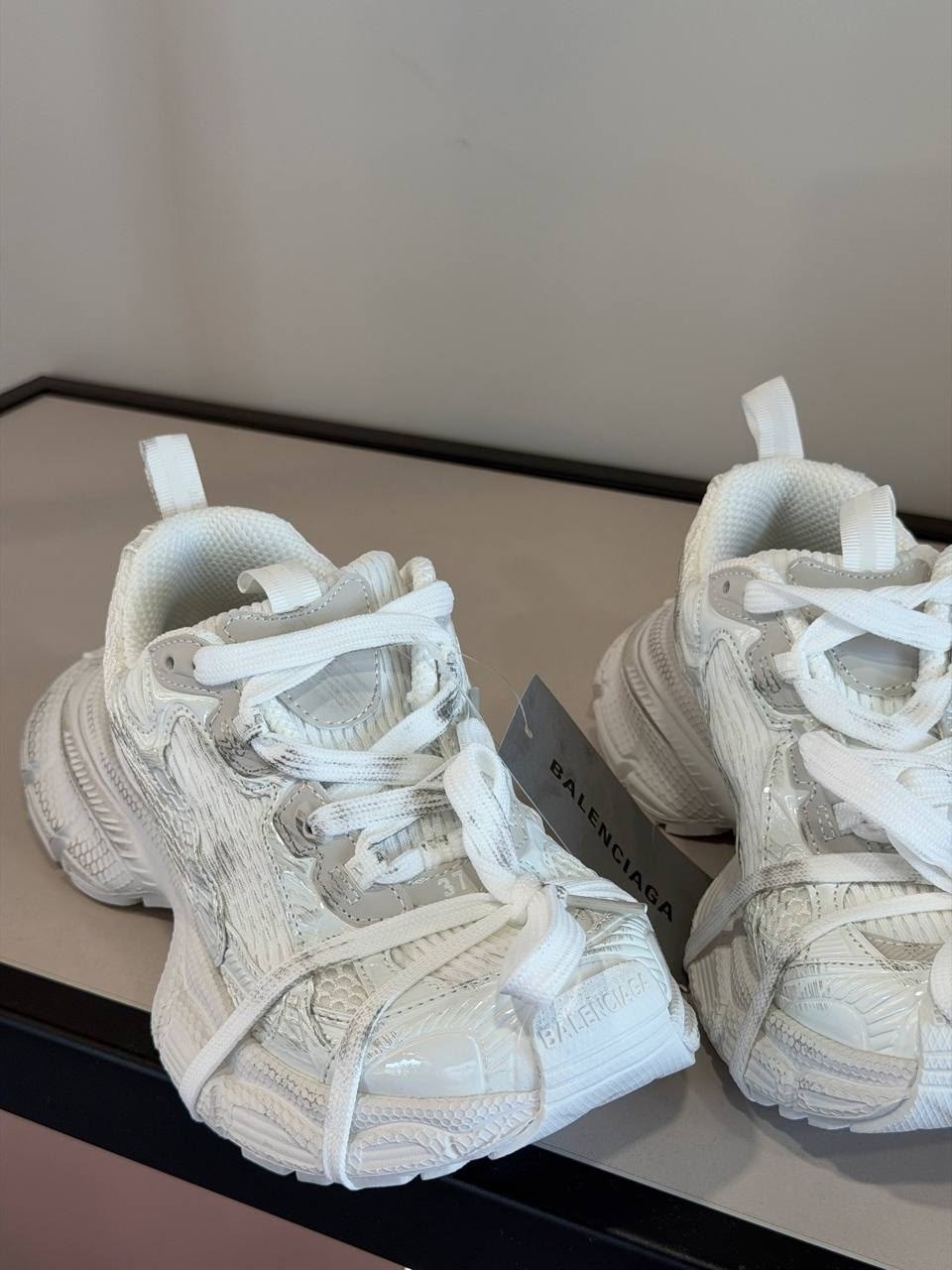 кроссовки 3xl sneaker массивные на шнуровке balenciaga,кроссовки женские balenciaga,кроссовки мужские balenciaga runner бело-кремовый,кроссовки balenciaga,кроссовки balenciaga 3 xl