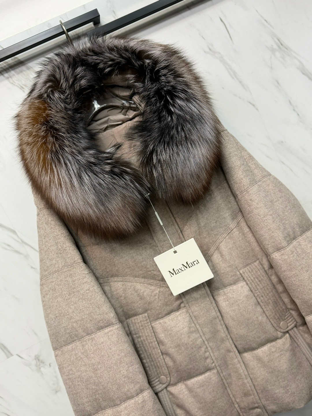 пуховик с натуральным мехом maxmara-bogerner,зимние куртки,пуховик короткий maxmara с натуральным мехом,пуховик женский,пуховик зимний женский