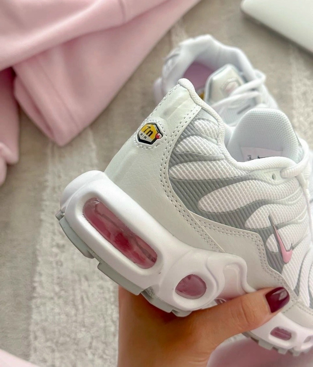 кроссовки спортивные air max tn plus nike,найк тн плюс air max plus tn white/pink,кроссовки спортивные air max plus nike,кроссовки air max plus от nike,кроссовки женские air max tn plus nike