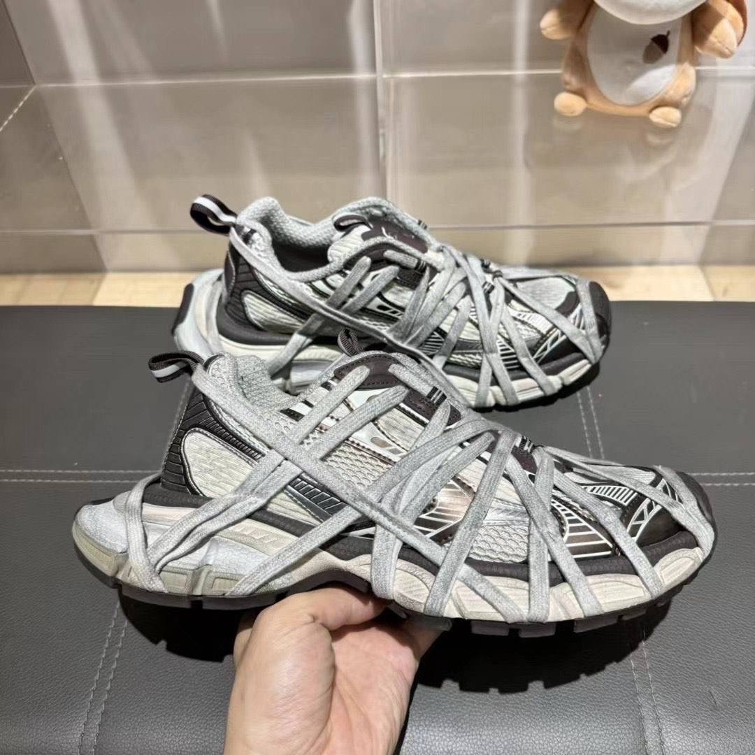 женские кроссовки balenciaga,кроссовки balenciaga,модные кроссовки с уникальным дизайном balenciaga,balenciaga 3 xl extreme lace sneaker,кроссовки balenciaga 3 xl extreme lace