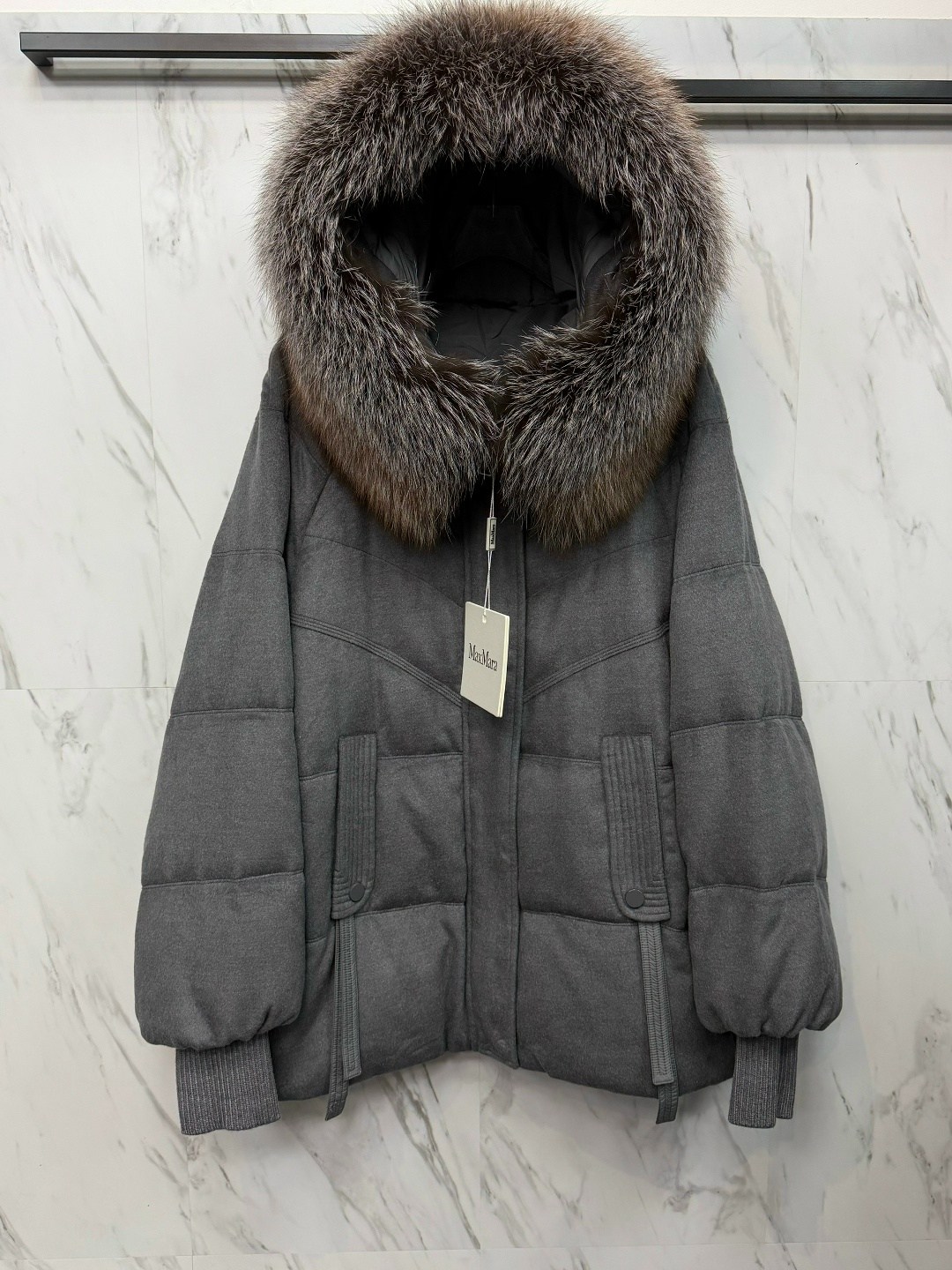 пуховик с натуральным мехом maxmara-bogerner,зимние куртки,пуховик короткий maxmara с натуральным мехом,пуховик женский,пуховик зимний женский