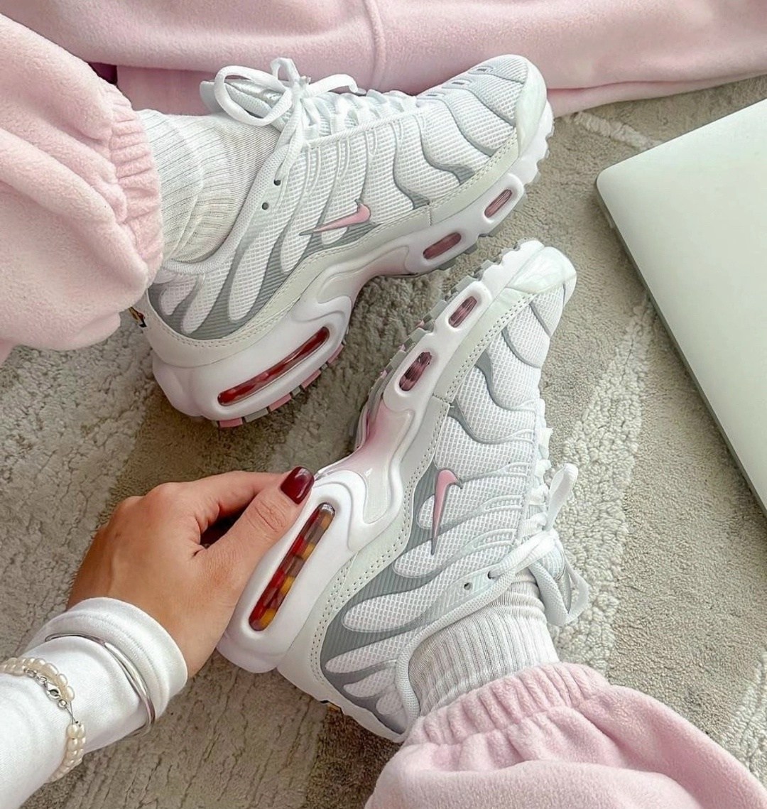кроссовки спортивные air max tn plus nike,найк тн плюс air max plus tn white/pink,кроссовки спортивные air max plus nike,кроссовки air max plus от nike,кроссовки женские air max tn plus nike