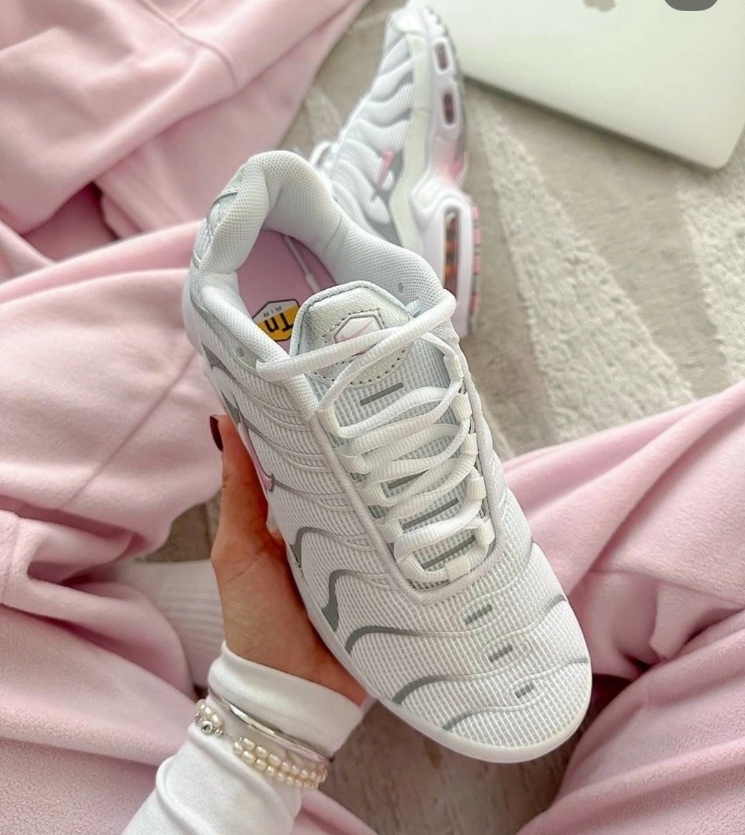 кроссовки спортивные air max tn plus nike,найк тн плюс air max plus tn white/pink,кроссовки спортивные air max plus nike,кроссовки air max plus от nike,кроссовки женские air max tn plus nike