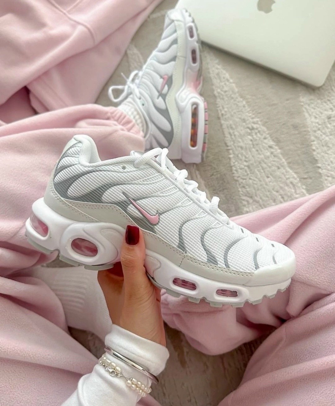 кроссовки спортивные air max tn plus nike,найк тн плюс air max plus tn white/pink,кроссовки спортивные air max plus nike,кроссовки air max plus от nike,кроссовки женские air max tn plus nike