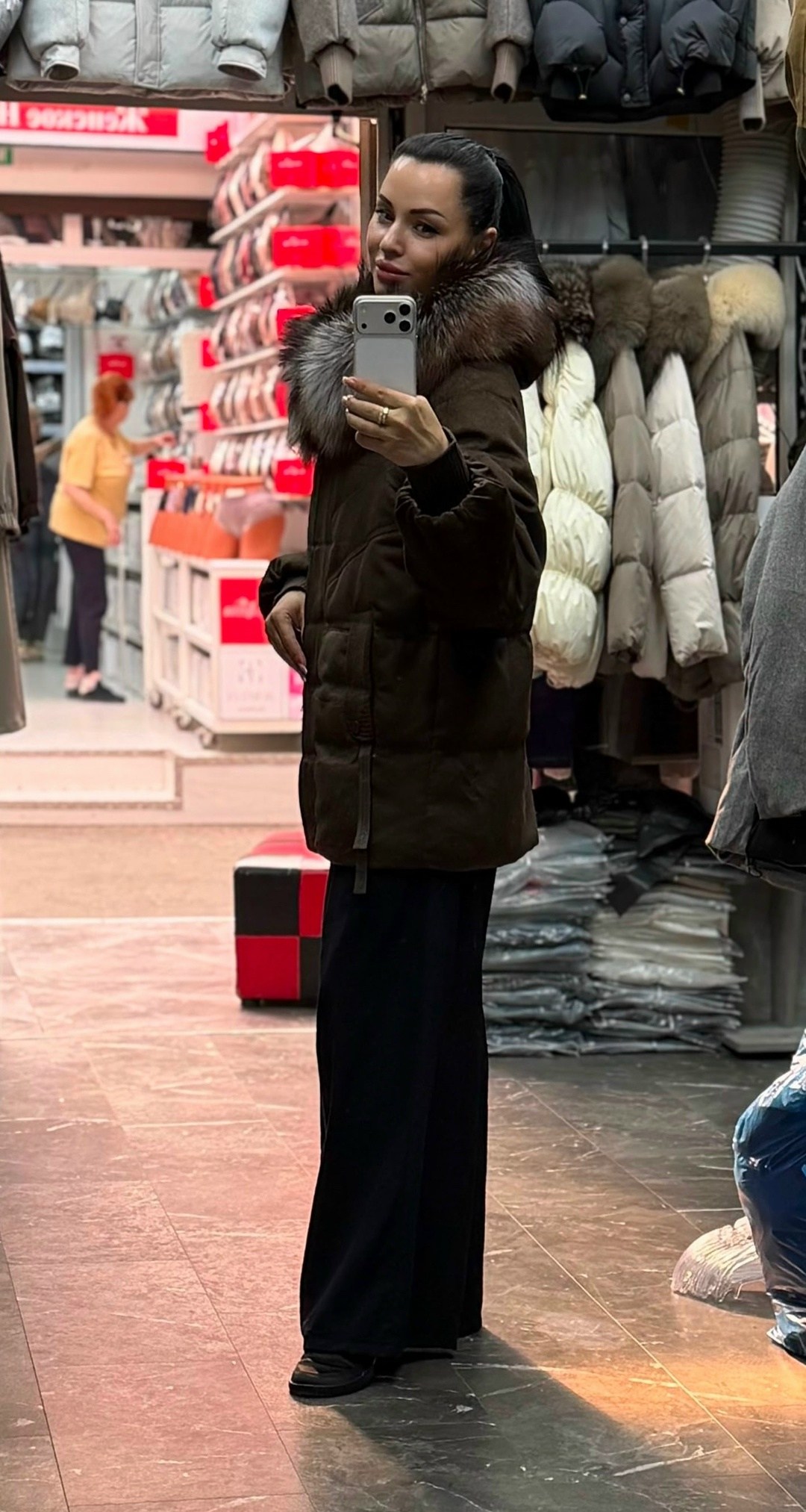 пуховик с натуральным мехом maxmara-bogerner,зимние куртки,пуховик короткий maxmara с натуральным мехом,пуховик женский,пуховик зимний женский