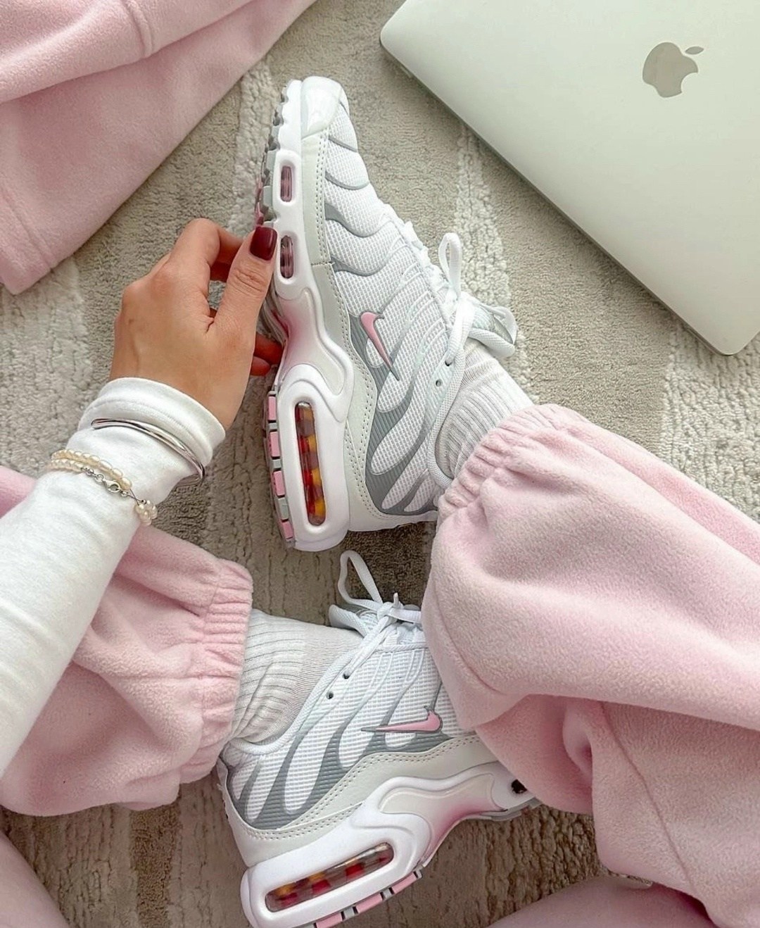 кроссовки спортивные air max tn plus nike,найк тн плюс air max plus tn white/pink,кроссовки спортивные air max plus nike,кроссовки air max plus от nike,кроссовки женские air max tn plus nike