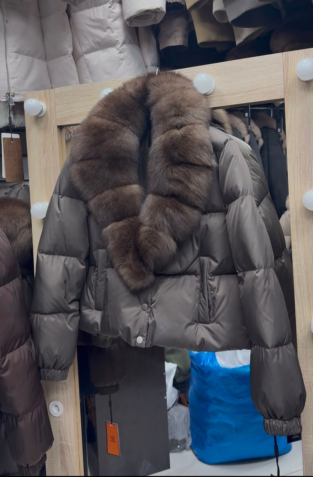 пуховик с натуральный мех,женский пуховик с натуральным мехом,куртка с натуральным мехом,пуховик куртка натуральный мех,пуховик с мехом
