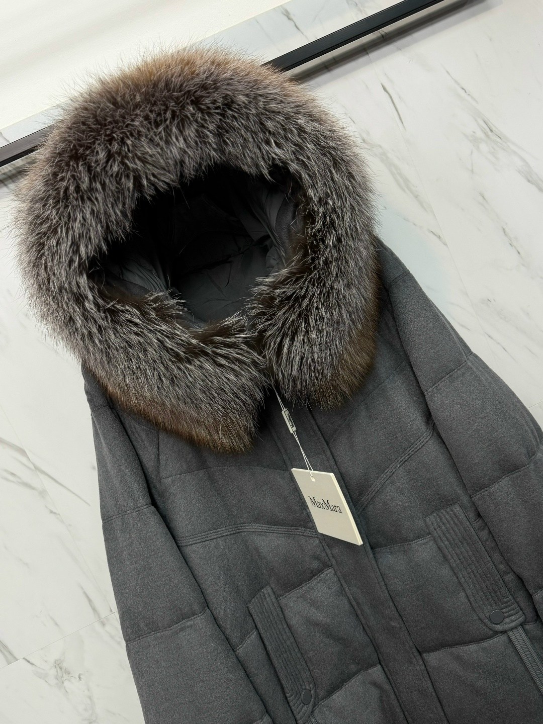 пуховик с натуральным мехом maxmara-bogerner,зимние куртки,пуховик короткий maxmara с натуральным мехом,пуховик женский,пуховик зимний женский